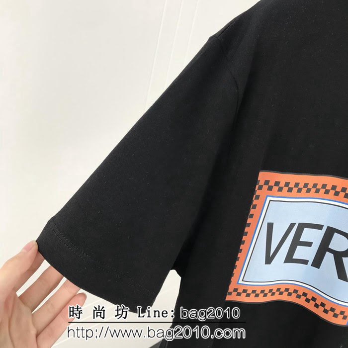 VERSACE範思哲 19早春新款短袖 官網最新拼色 彩LOGO印花短袖 雙股絲光棉面料 高版本男女同款 ydi2032